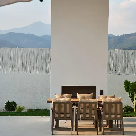 Ashta - Aura Villa