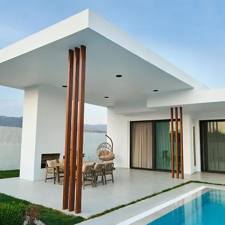 Ashta - Aura Villa